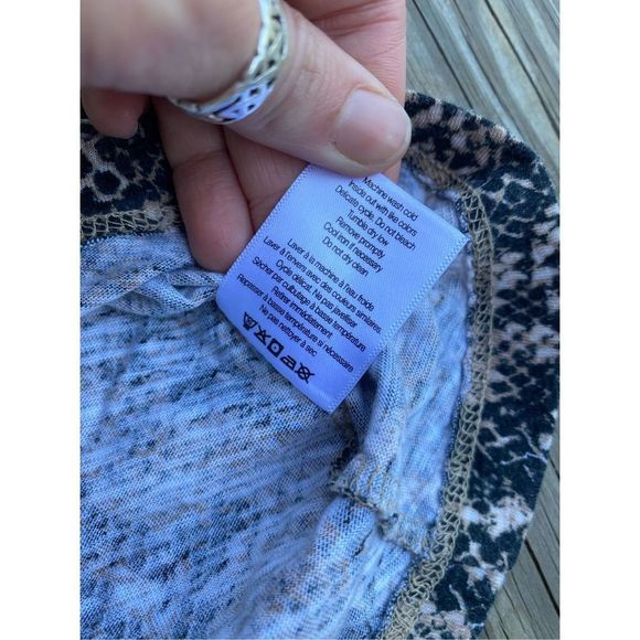 Veronica Beard Jeans Casey Snake-Print V-Neck Tee Shirt, Size 3XL, MSRP $118 - Picture 5 of 9